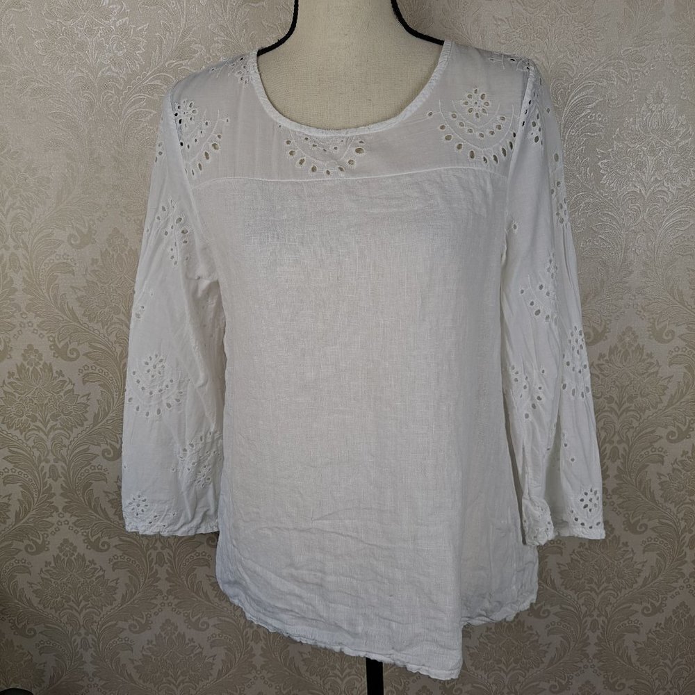 Francesca Bettini Size Medium White Linen Blouse Eyelet Sleeves and Shoulders